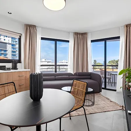 아파트 Finikoudes Marina View #201 *