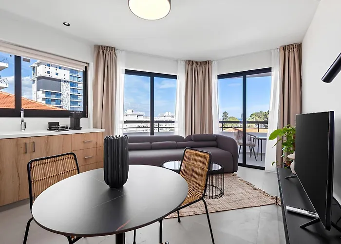 דירה Finikoudes Marina View #201 *